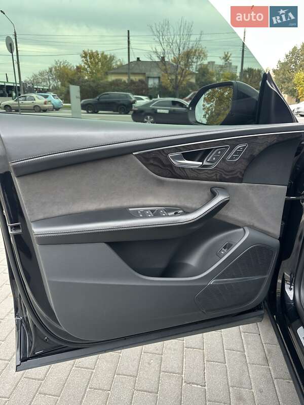 Внедорожник / Кроссовер Audi Q8 2021 в Киеве