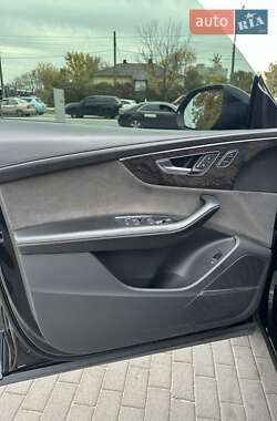 Внедорожник / Кроссовер Audi Q8 2021 в 