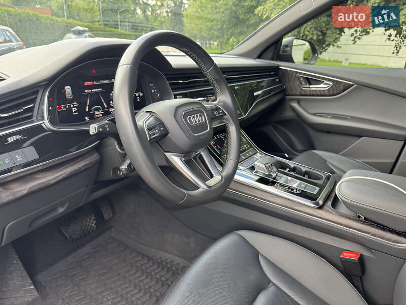 Внедорожник / Кроссовер Audi Q8 2021 в Киеве