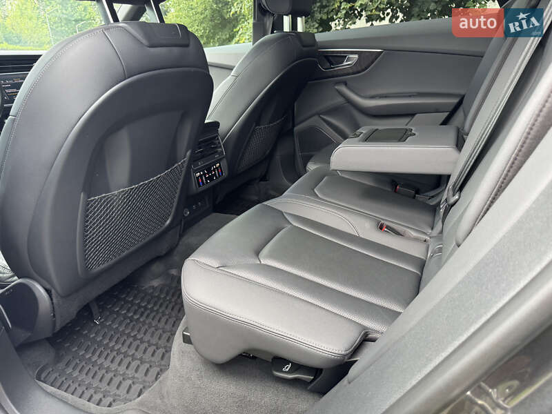 Внедорожник / Кроссовер Audi Q8 2021 в Киеве