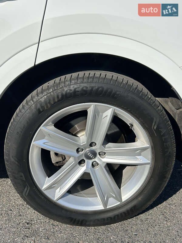 Внедорожник / Кроссовер Audi Q8 2019 в Полтаве