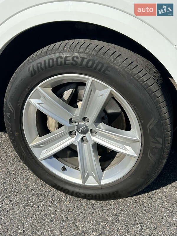 Внедорожник / Кроссовер Audi Q8 2019 в Полтаве