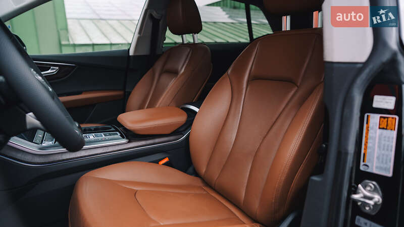 Внедорожник / Кроссовер Audi Q8 2018 в Киеве