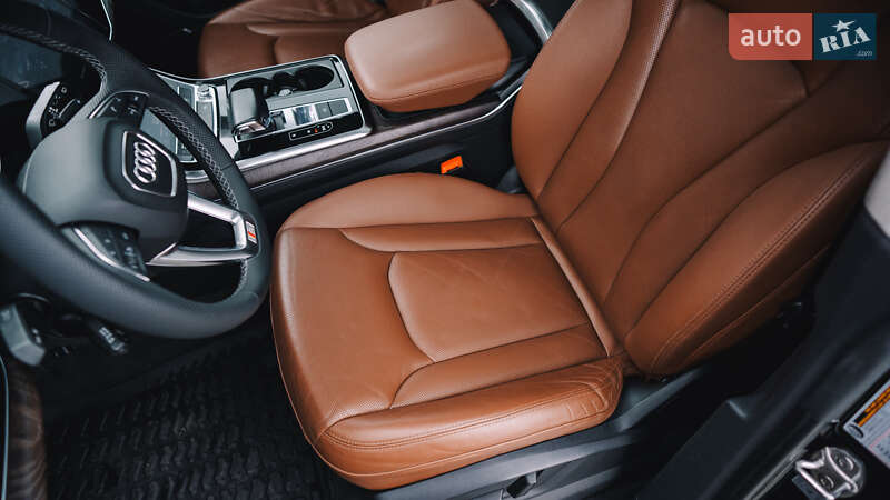 Внедорожник / Кроссовер Audi Q8 2018 в Киеве