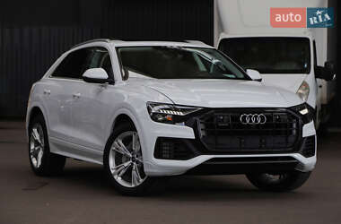 Позашляховик / Кросовер Audi Q8 2022 в 
