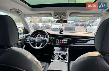 Позашляховик / Кросовер Audi Q8 2022 в 