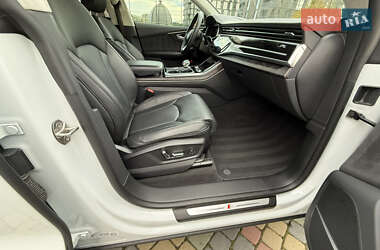 Внедорожник / Кроссовер Audi Q8 2020 в 