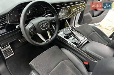 Позашляховик / Кросовер Audi Q8 2019 в 