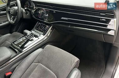 Позашляховик / Кросовер Audi Q8 2019 в 