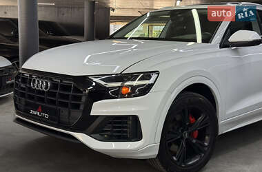 Позашляховик / Кросовер Audi Q8 2019 в 