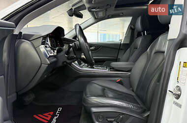 Позашляховик / Кросовер Audi Q8 2019 в 