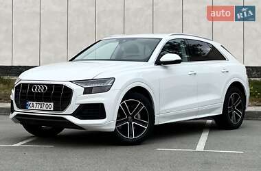 Позашляховик / Кросовер Audi Q8 2023 в 