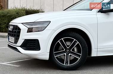 Позашляховик / Кросовер Audi Q8 2023 в 