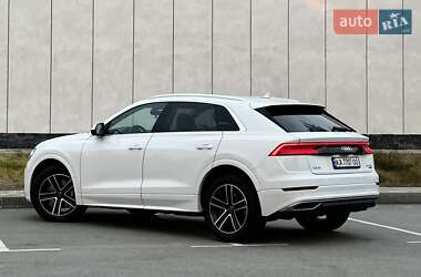 Позашляховик / Кросовер Audi Q8 2023 в 