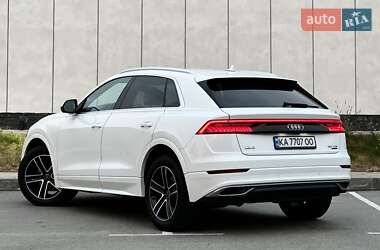Позашляховик / Кросовер Audi Q8 2023 в 