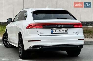 Позашляховик / Кросовер Audi Q8 2023 в 