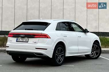 Позашляховик / Кросовер Audi Q8 2023 в 