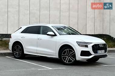 Позашляховик / Кросовер Audi Q8 2023 в 