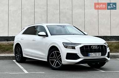 Позашляховик / Кросовер Audi Q8 2023 в 
