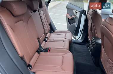 Позашляховик / Кросовер Audi Q8 2023 в 