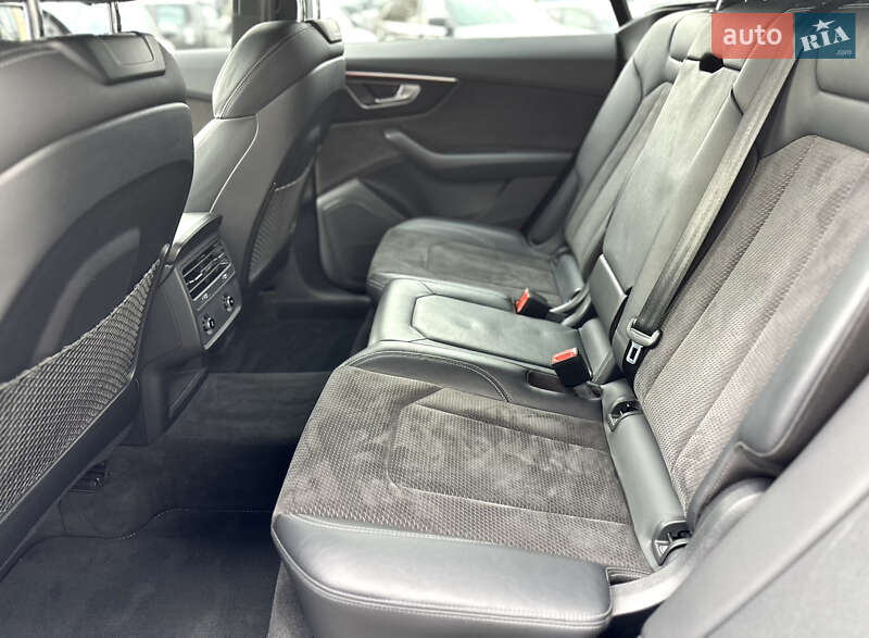 Внедорожник / Кроссовер Audi Q8 2021 в Днепре