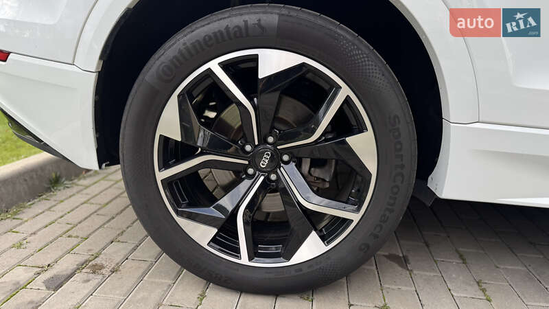 Внедорожник / Кроссовер Audi Q8 2019 в Киеве
