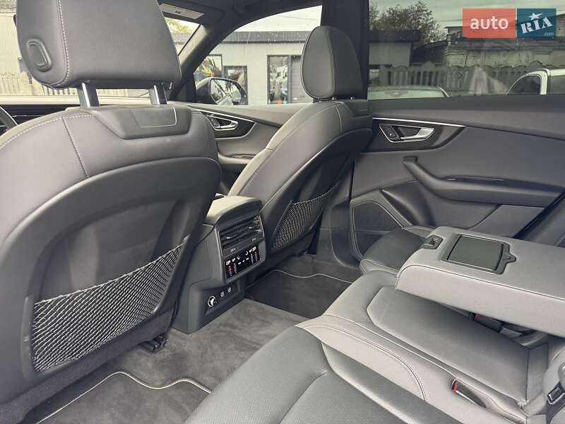 Внедорожник / Кроссовер Audi Q8 2019 в Тернополе