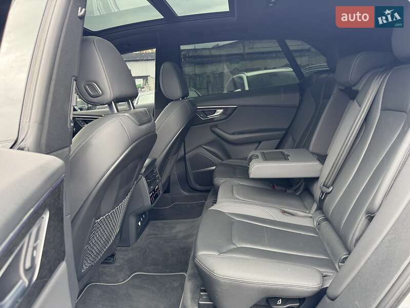 Внедорожник / Кроссовер Audi Q8 2019 в Тернополе