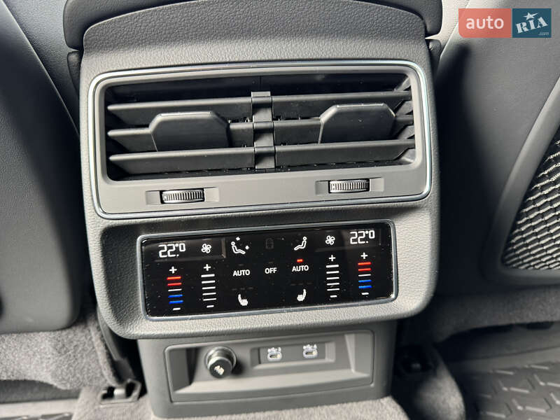 Позашляховик / Кросовер Audi Q8 2021 в Києві