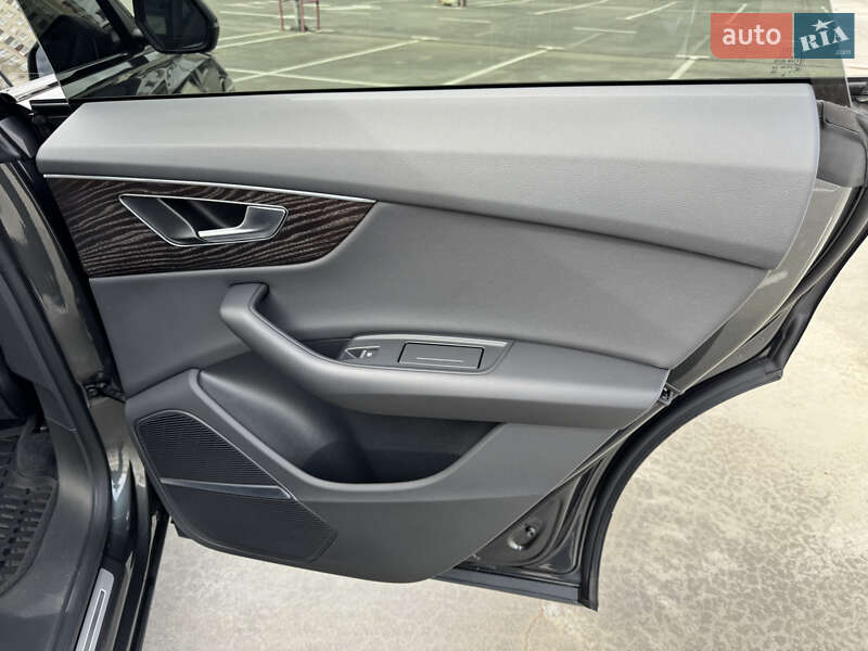 Позашляховик / Кросовер Audi Q8 2021 в Києві