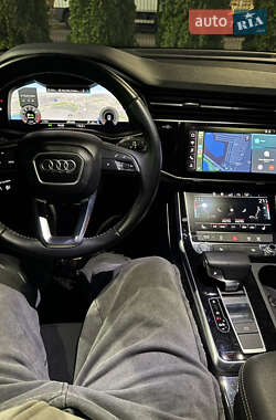 Позашляховик / Кросовер Audi Q8 2018 в  фото 24 Позашляховик / Кросовер Audi Q8 2018 в