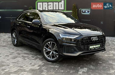 Позашляховик / Кросовер Audi Q8 2021 в 