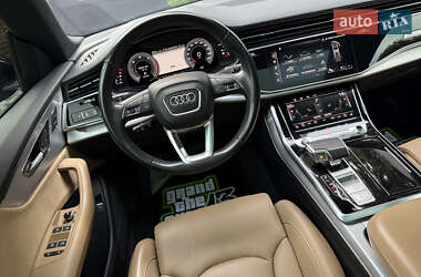 Позашляховик / Кросовер Audi Q8 2021 в 