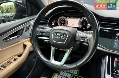 Позашляховик / Кросовер Audi Q8 2021 в 