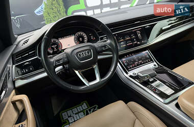 Позашляховик / Кросовер Audi Q8 2021 в 