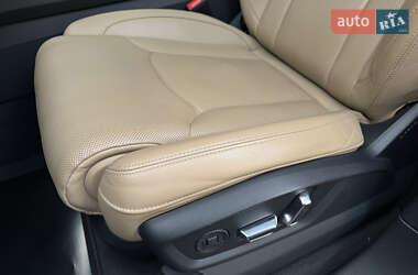 Позашляховик / Кросовер Audi Q8 2021 в 