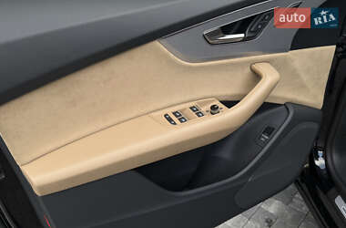 Позашляховик / Кросовер Audi Q8 2021 в 