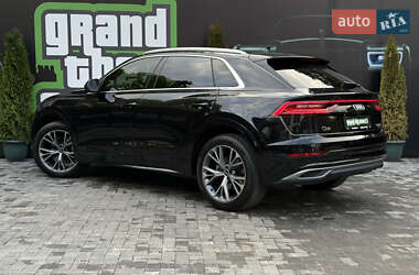Позашляховик / Кросовер Audi Q8 2021 в 