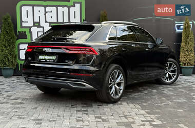 Позашляховик / Кросовер Audi Q8 2021 в 