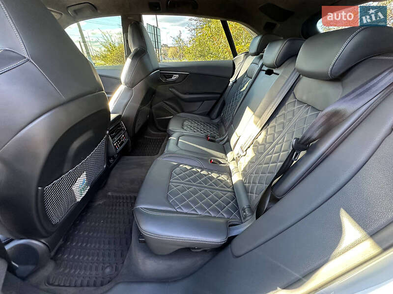 Внедорожник / Кроссовер Audi Q8 2018 в Кривом Роге