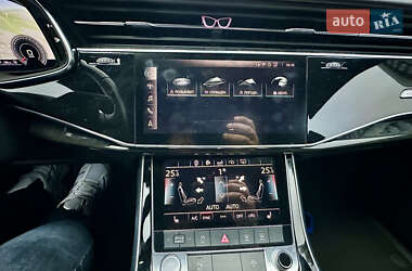 Позашляховик / Кросовер Audi Q8 2018 в 