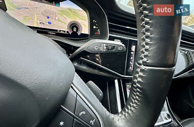 Позашляховик / Кросовер Audi Q8 2018 в 