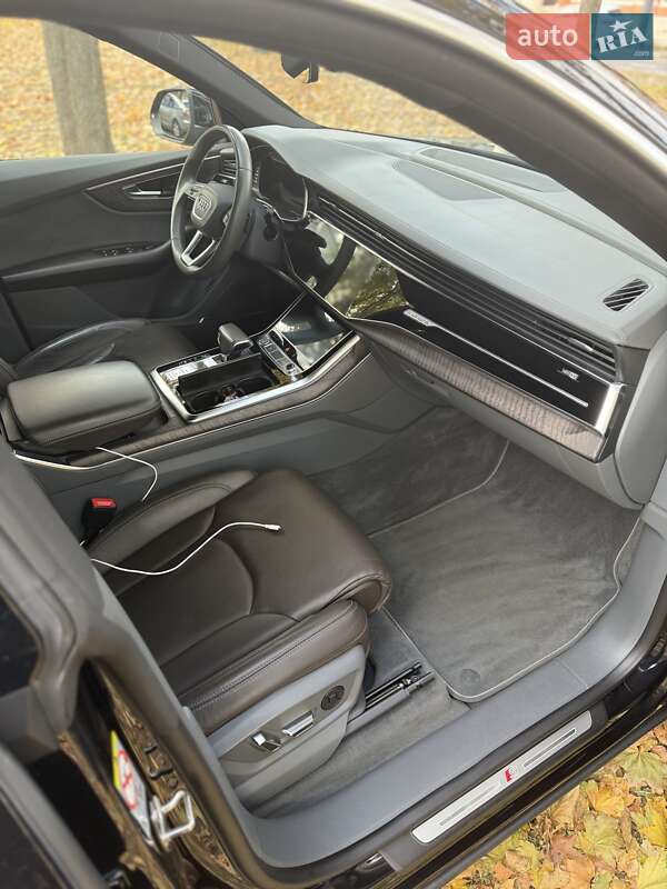 Позашляховик / Кросовер Audi Q8 2019 в Дніпрі