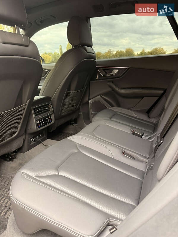 Позашляховик / Кросовер Audi Q8 2022 в Рівному фото 24 Позашляховик / Кросовер Audi Q8 2022 в Рівному