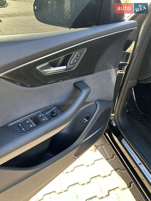 Позашляховик / Кросовер Audi Q8 2024 в Києві