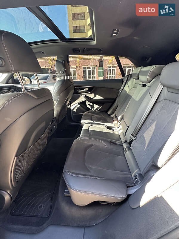 Позашляховик / Кросовер Audi Q8 2024 в Києві