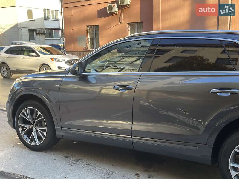 Внедорожник / Кроссовер Audi Q8 2023 в Киеве