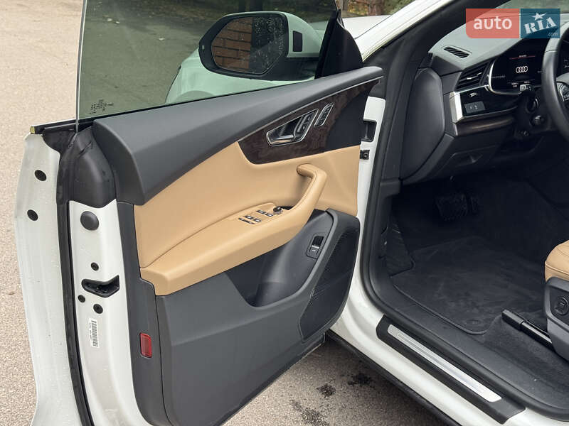 Позашляховик / Кросовер Audi Q8 2021 в Києві фото 29 Позашляховик / Кросовер Audi Q8 2021 в Києві