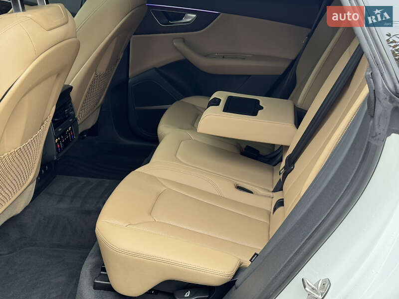 Позашляховик / Кросовер Audi Q8 2021 в Києві фото 45 Позашляховик / Кросовер Audi Q8 2021 в Києві