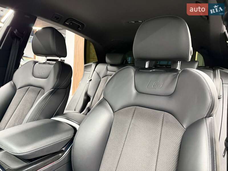 Позашляховик / Кросовер Audi Q8 2019 в Києві